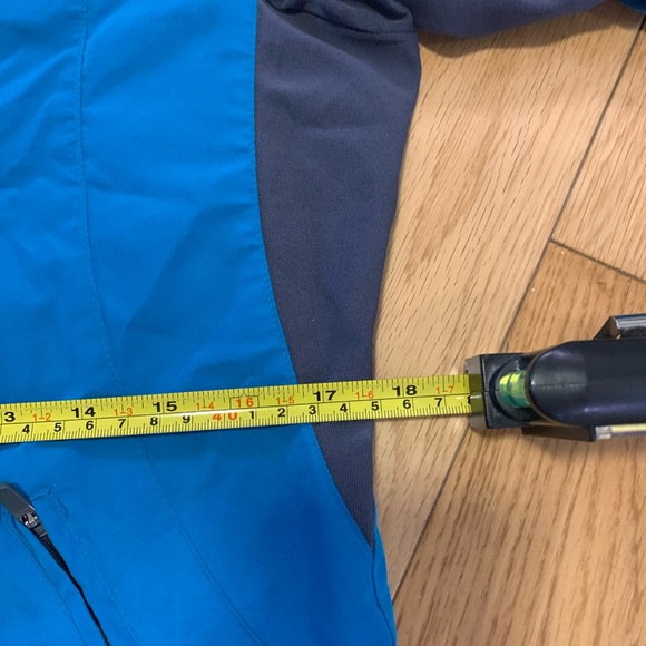 Be ready for spring sports in this Running Room coat! - Picture 5 of 5